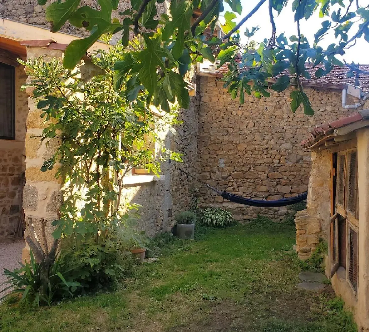 Studio De Caractere Independant Avec Cour Attenante Brindas Apartment